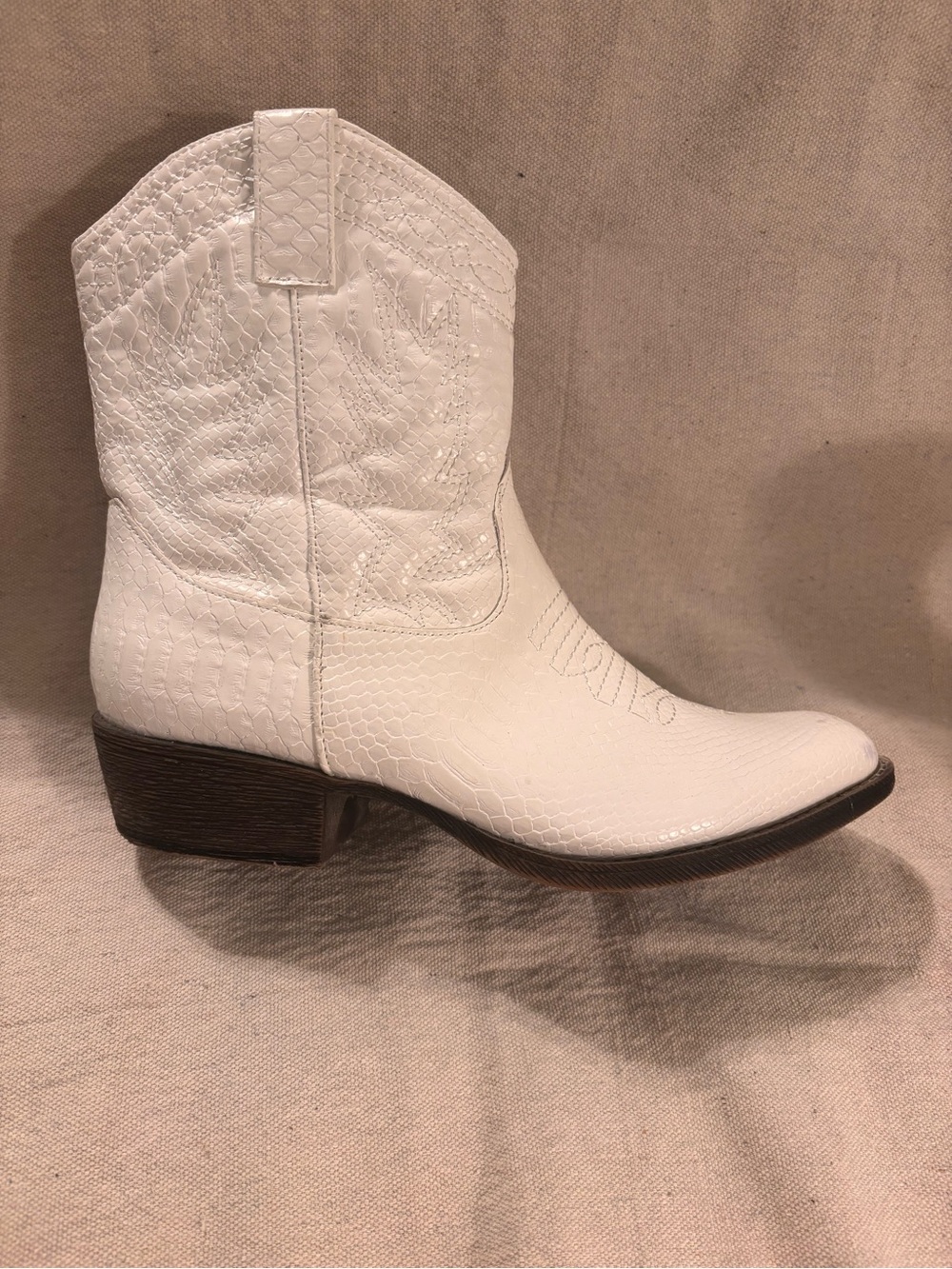 Coconuts by Matisse Pistol white faux snakeskin-embossed ankle cowboy boots - Picture 4 of 13